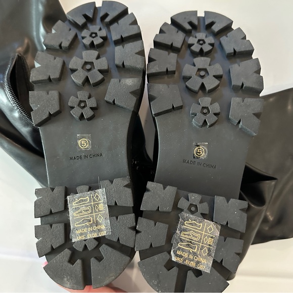 💕 Moving Sale! 💕
Glamorous over-the-knee faux leather boots in black - Picture 7 of 8